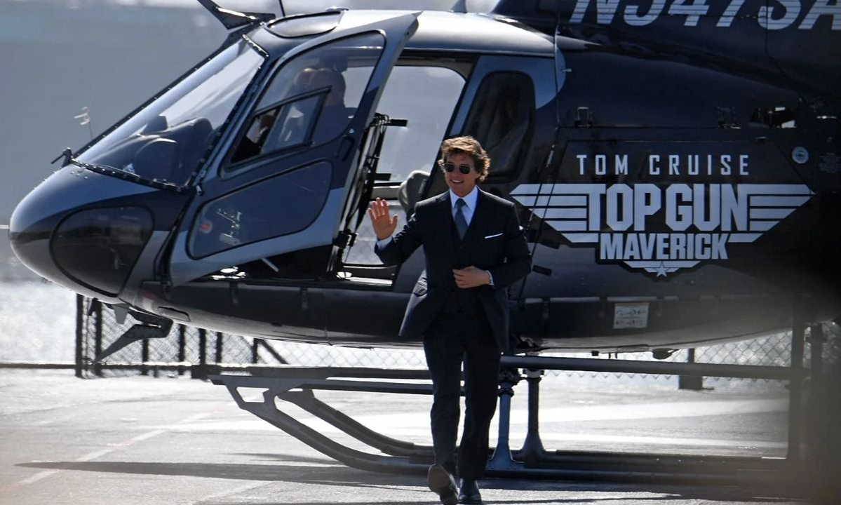 Tom Cruise llegó en helicóptero a la premiere de Top Gun