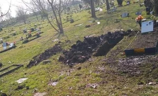 Filmaron un video porno en un cementerio y lo subieron a redes sociales
