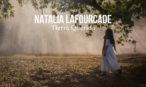 Natalia Lafourcade llegó con su nueva canción "Tierra querida"